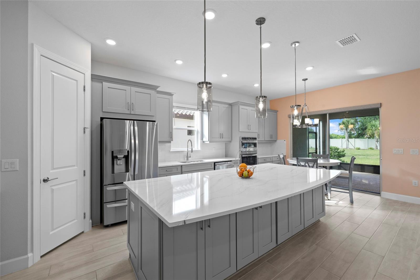 Listing Image #11