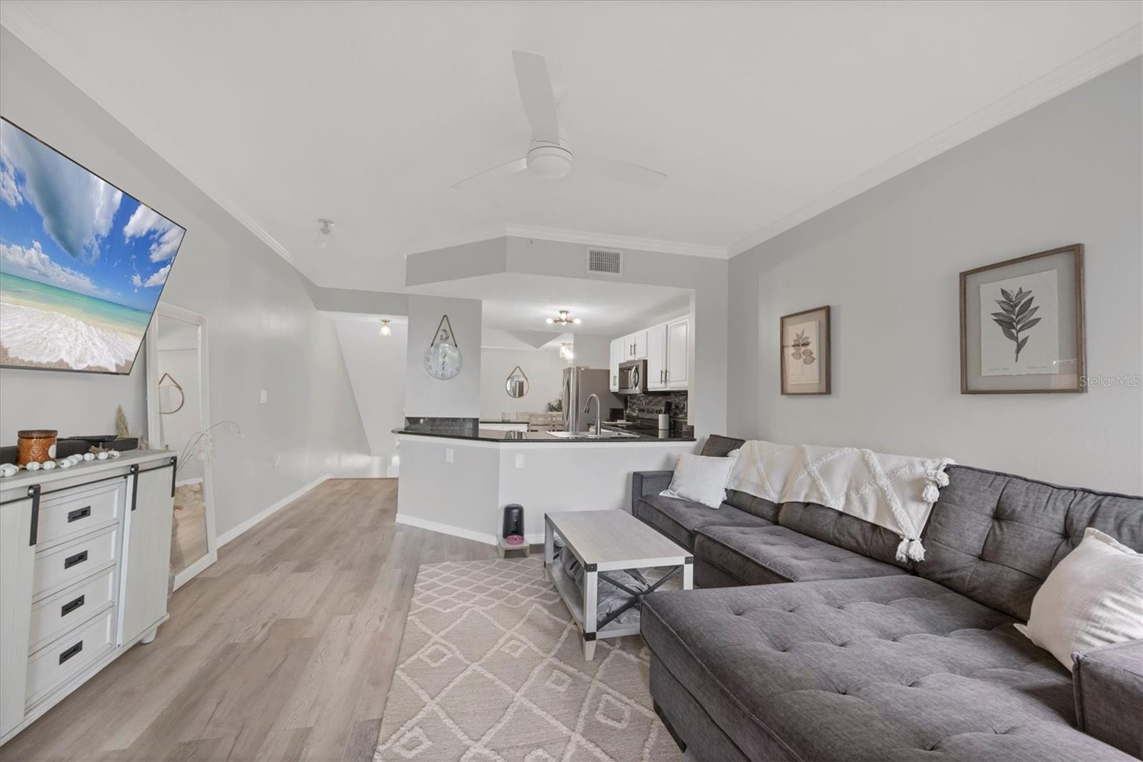 Listing Image #11