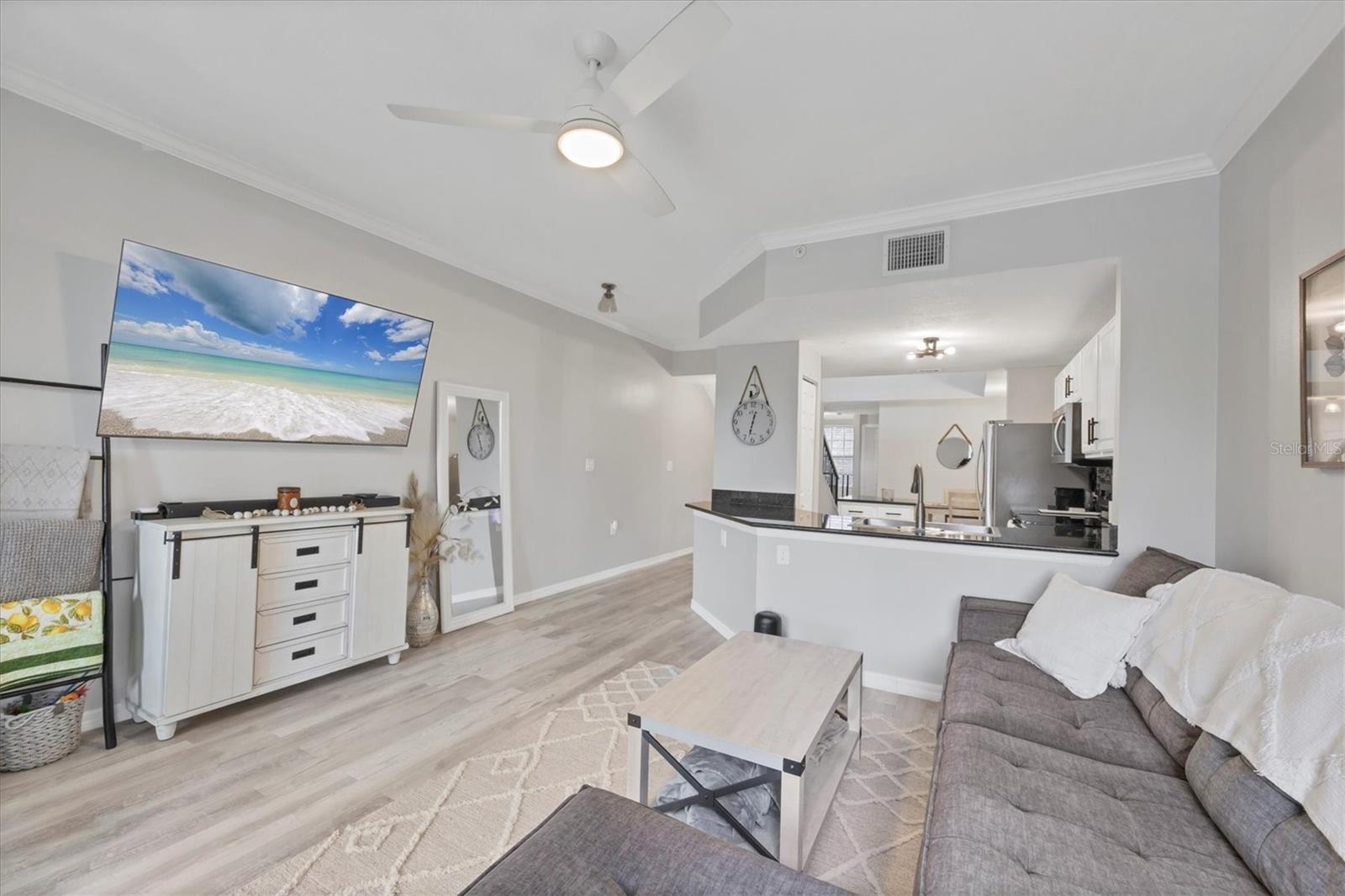 Listing Image #12