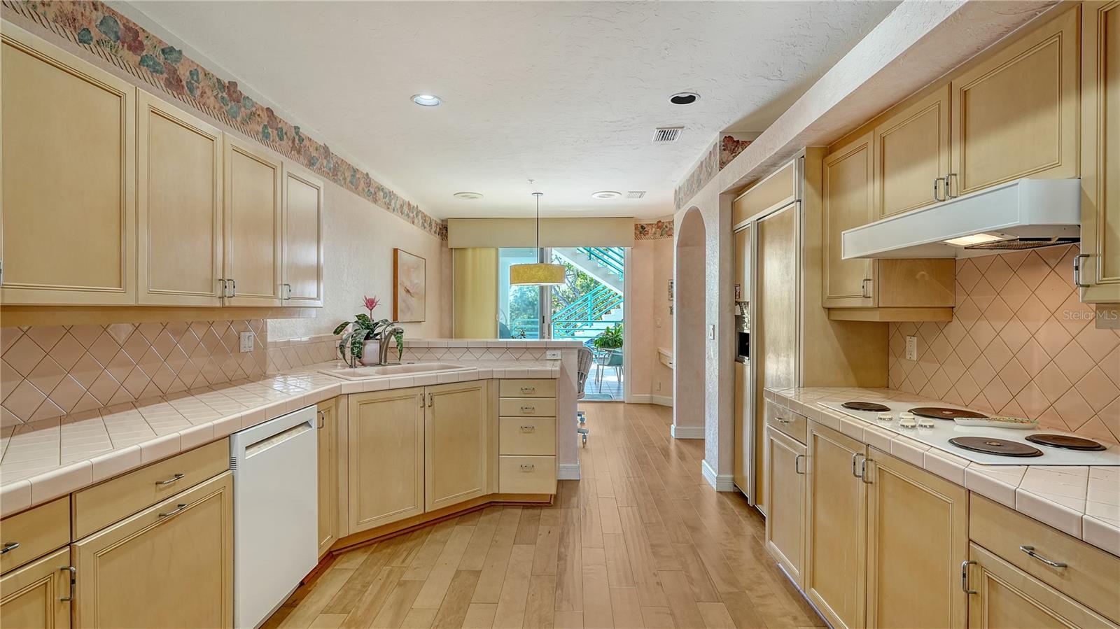 Listing Image #12