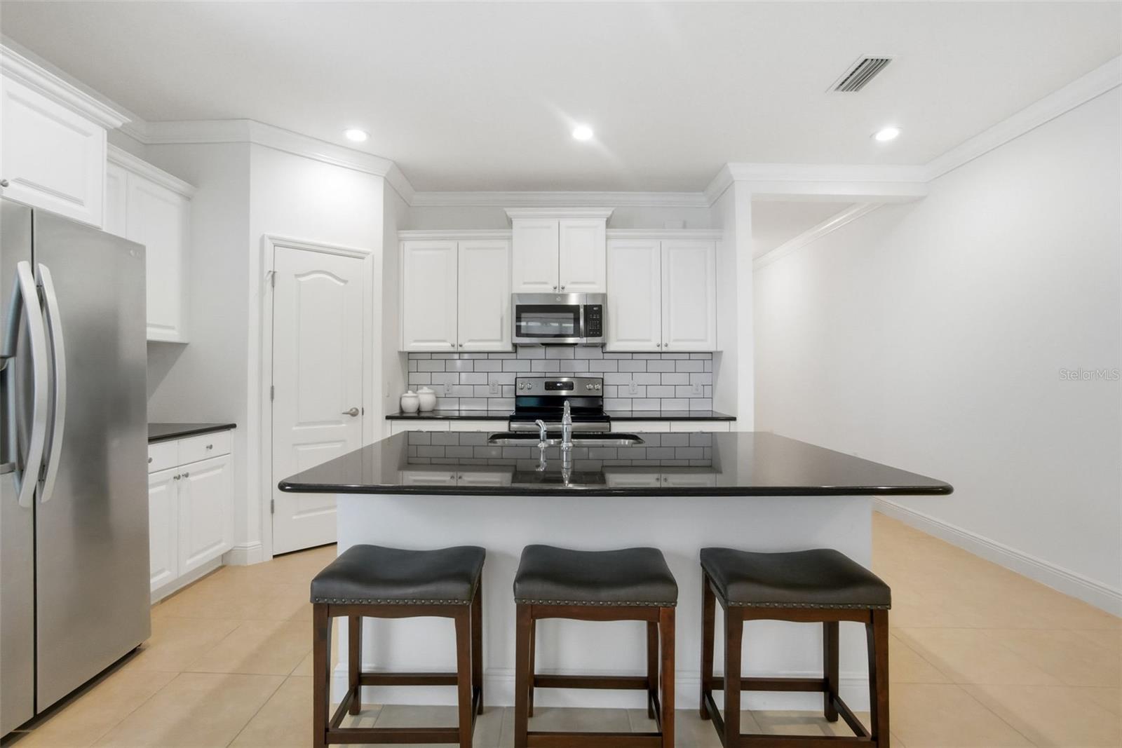 Listing Image #10
