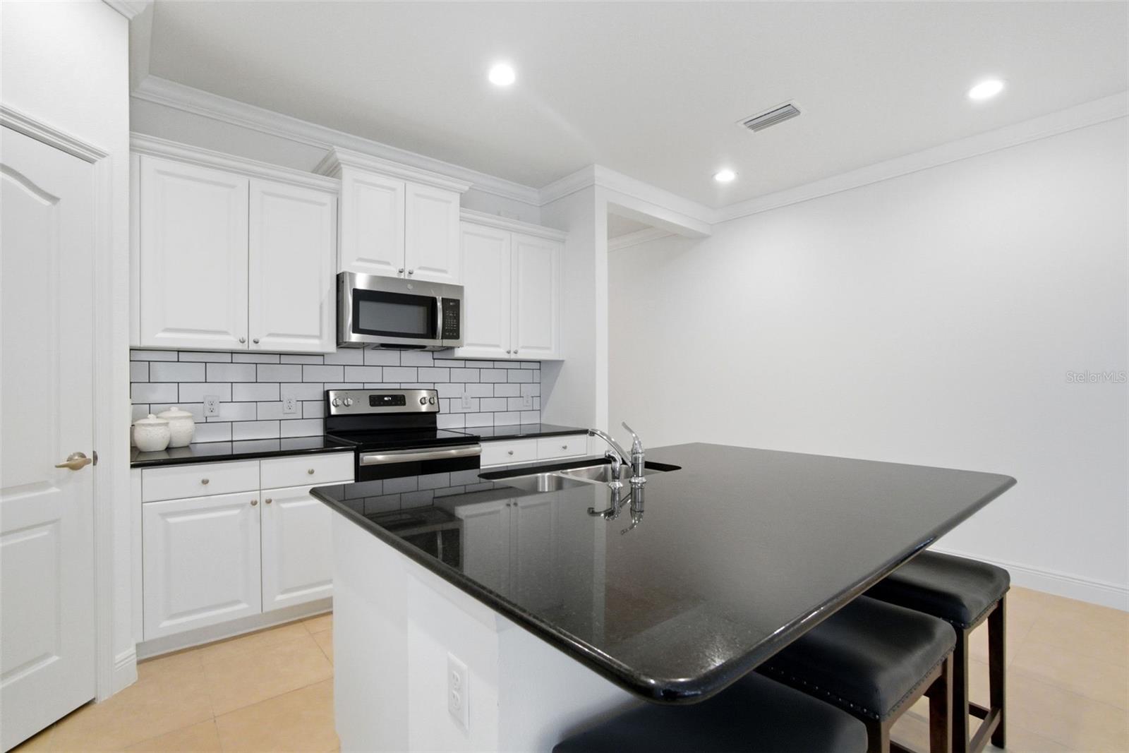 Listing Image #11