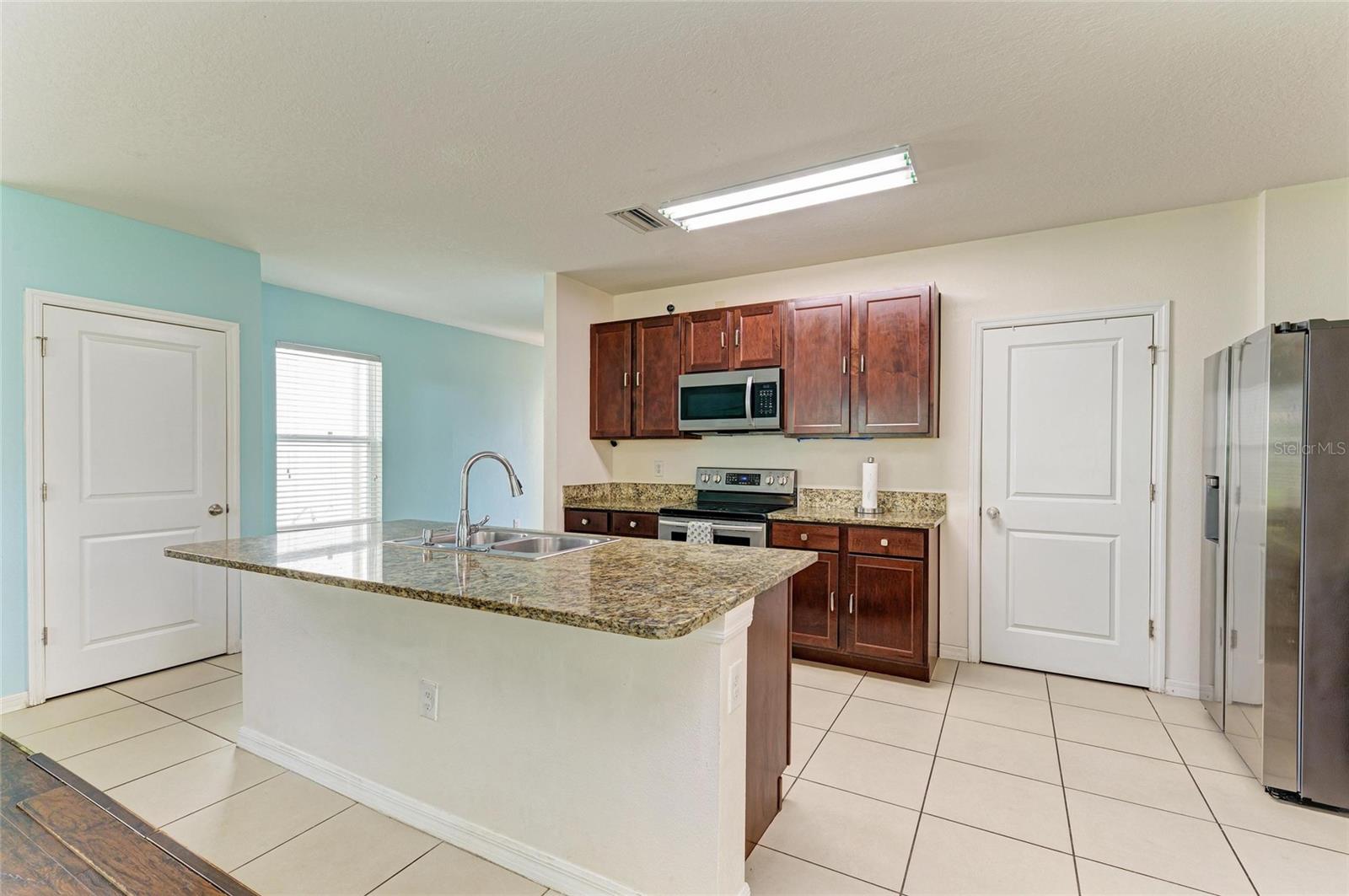 Listing Image #11