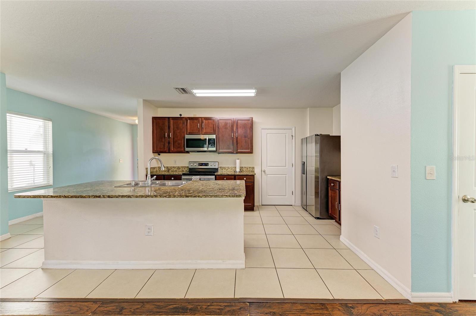 Listing Image #12