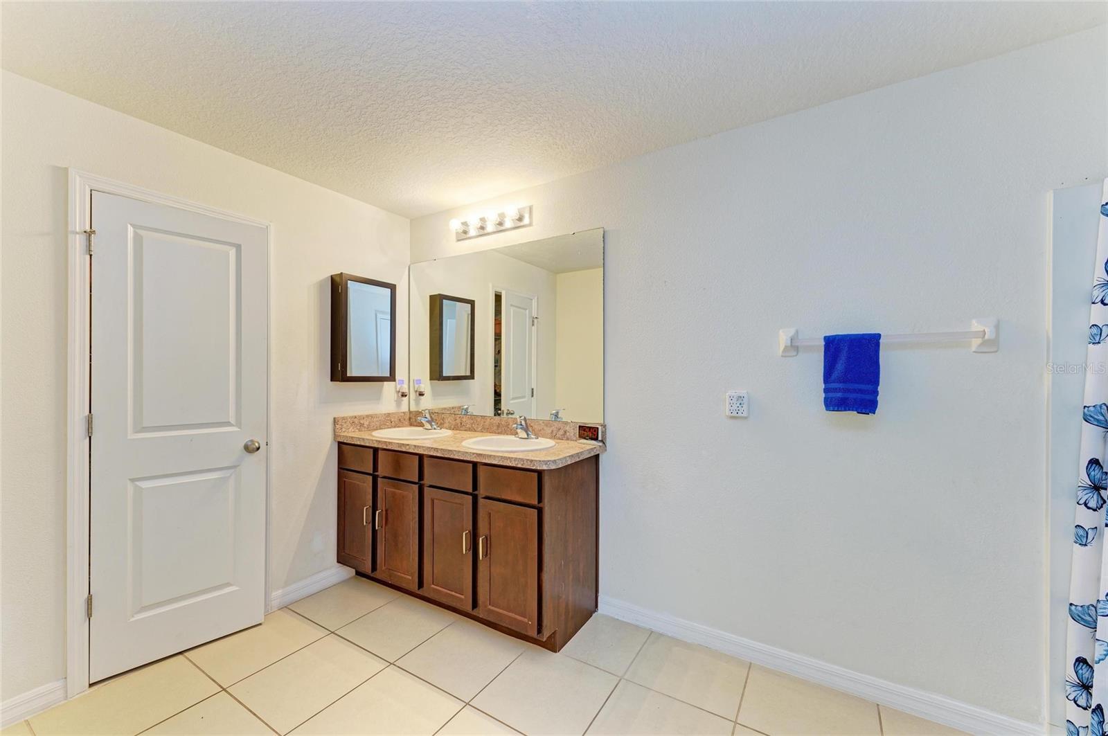 Listing Image #33