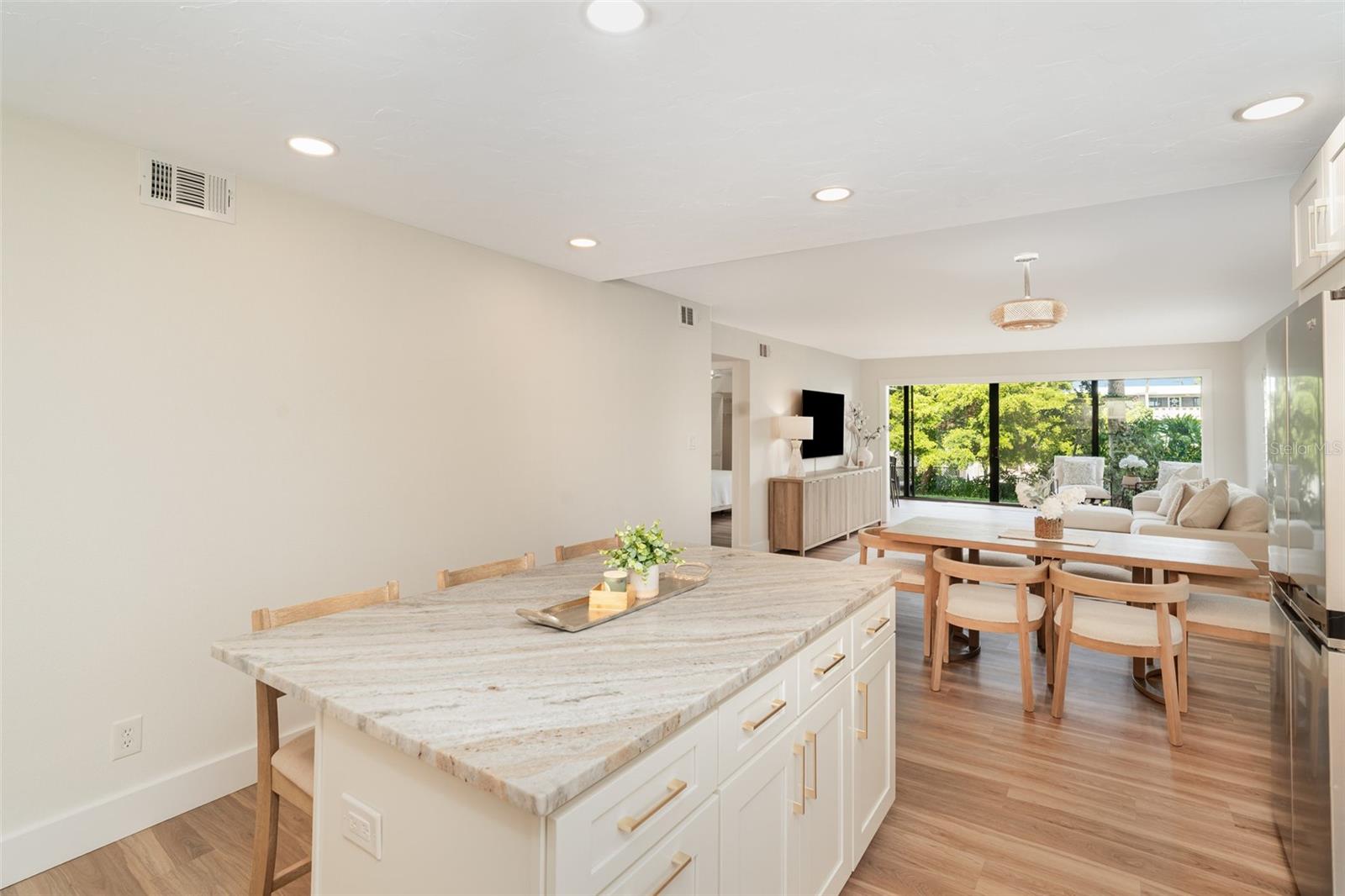 Listing Image #5
