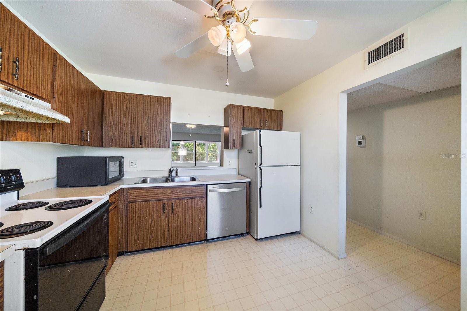 Listing Image #3
