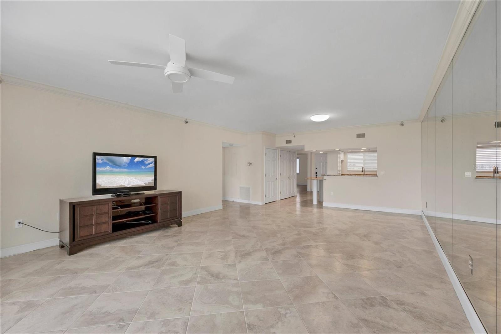 Listing Image #11