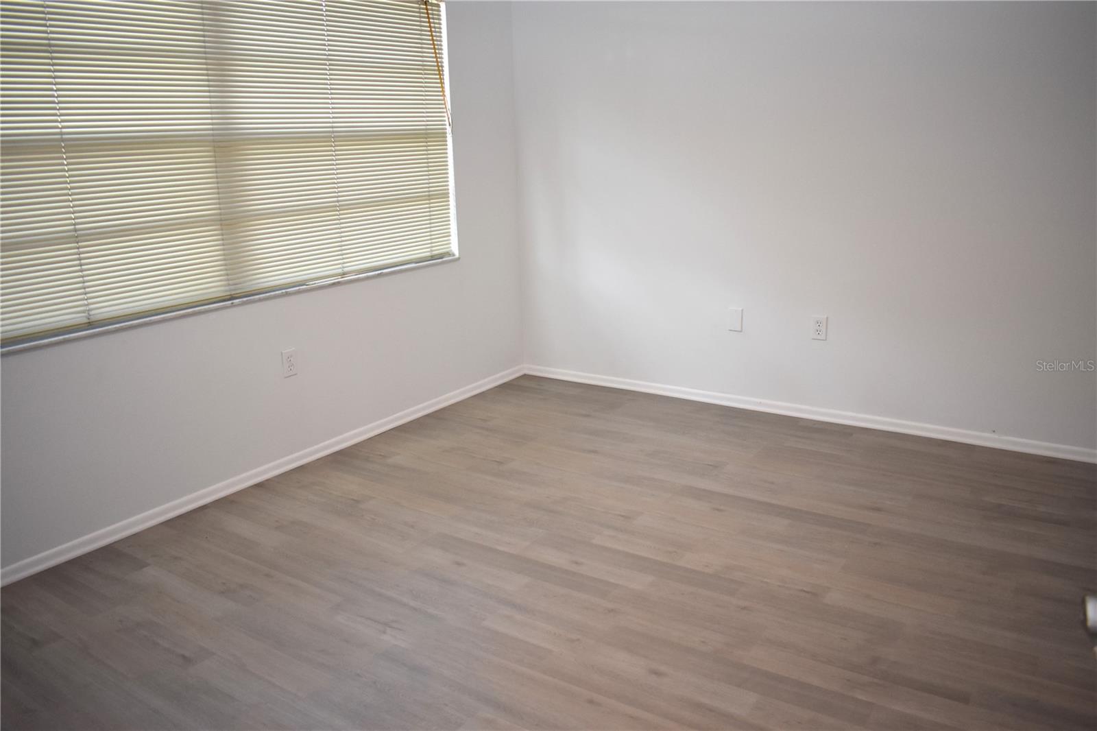 Listing Image #11