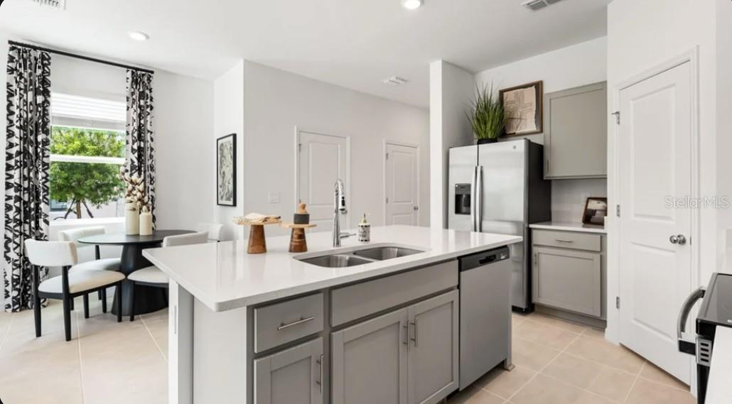 Listing Image #12