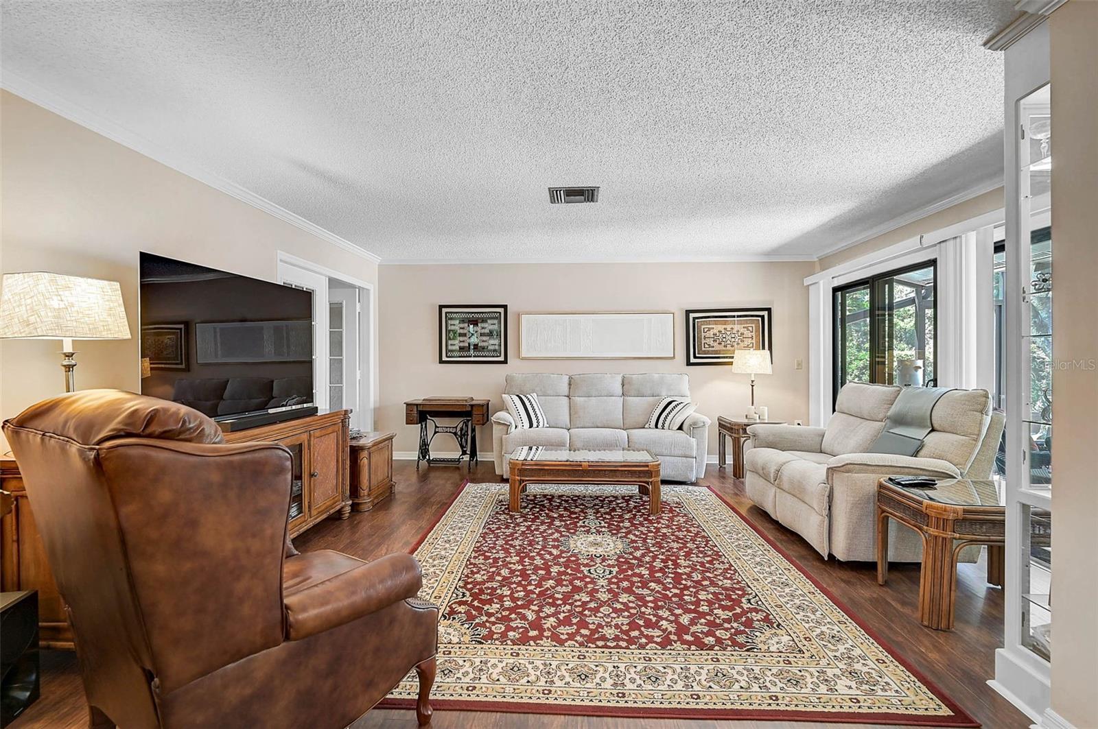 Listing Image #9