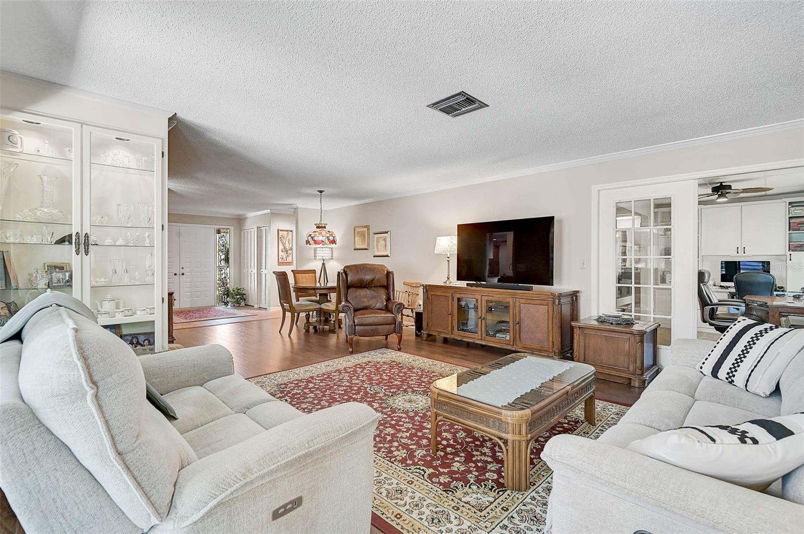 Listing Image #12