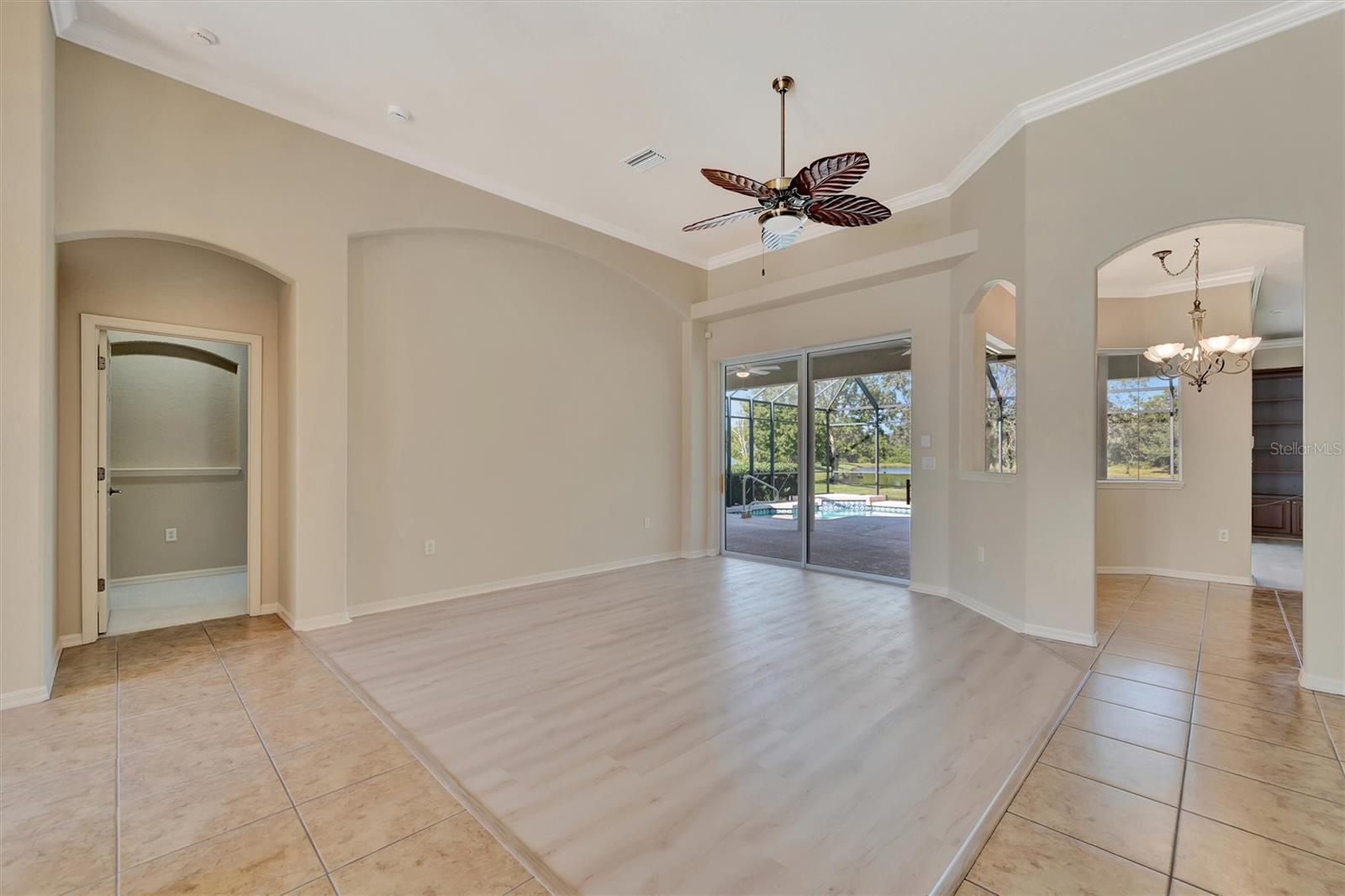 Listing Image #10