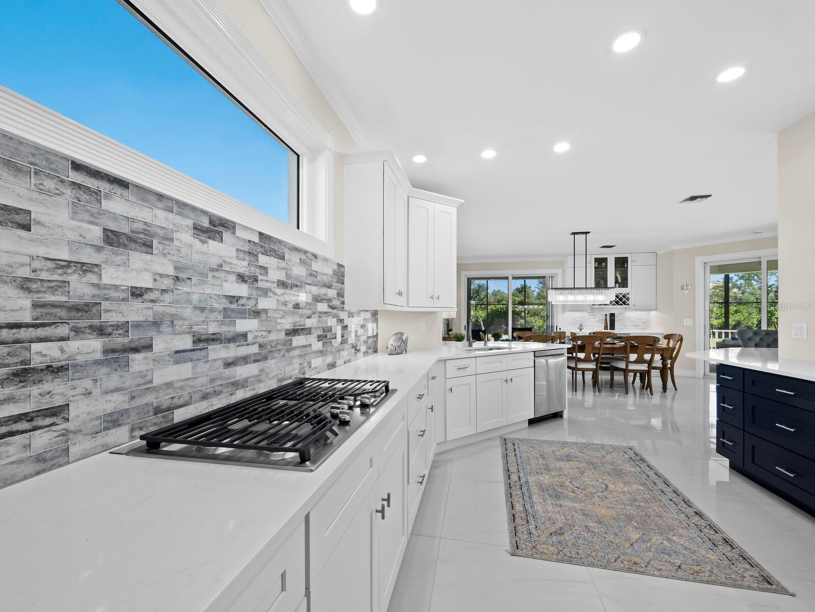 Listing Image #10