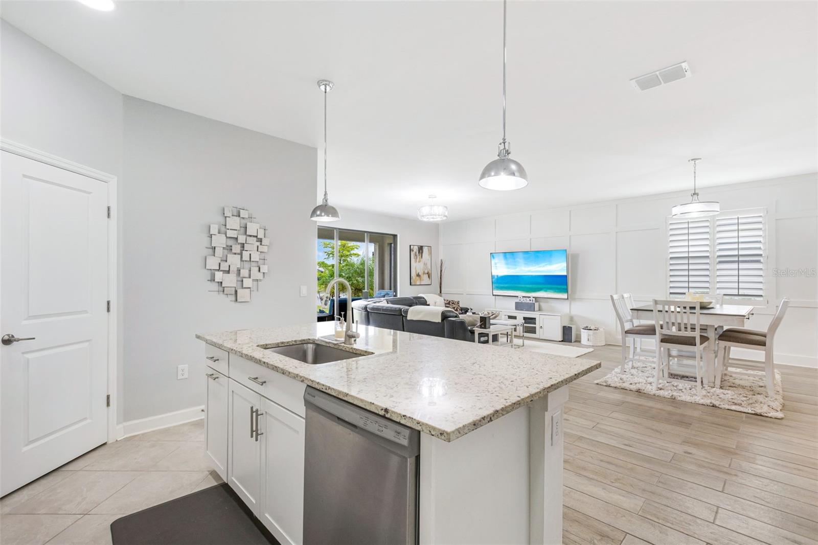Listing Image #11