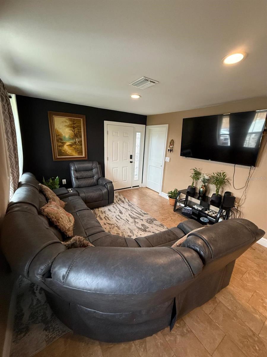 Listing Image #4
