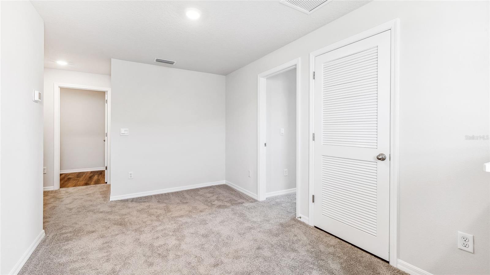 Listing Image #10