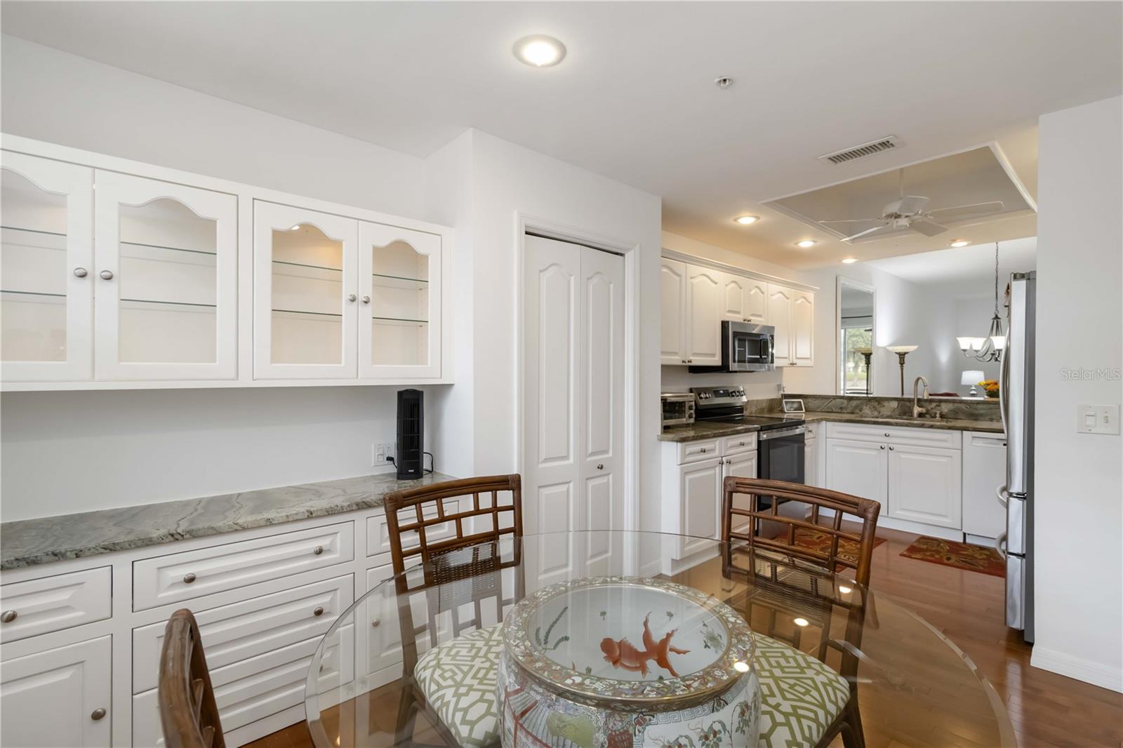 Listing Image #5