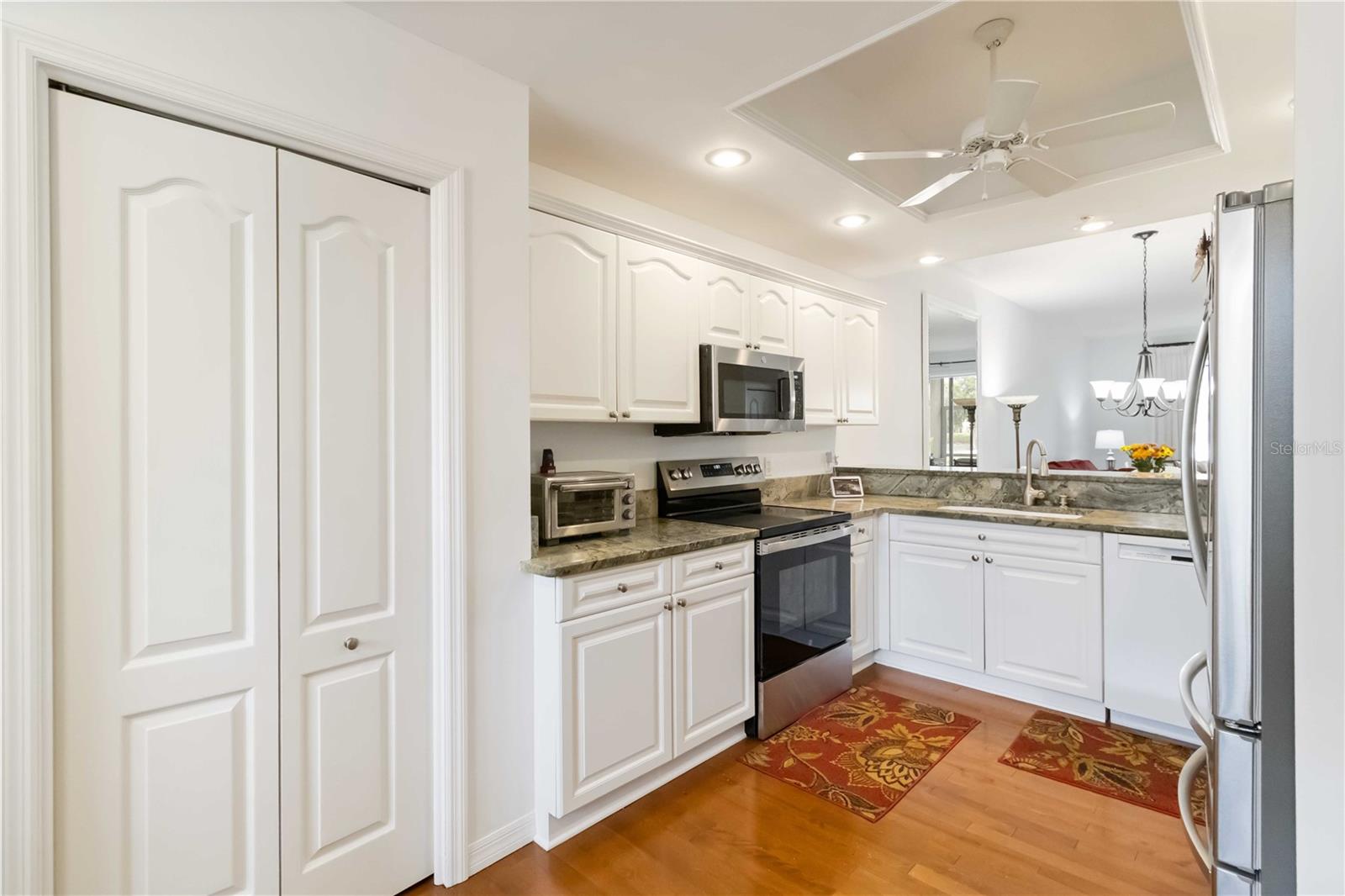 Listing Image #8