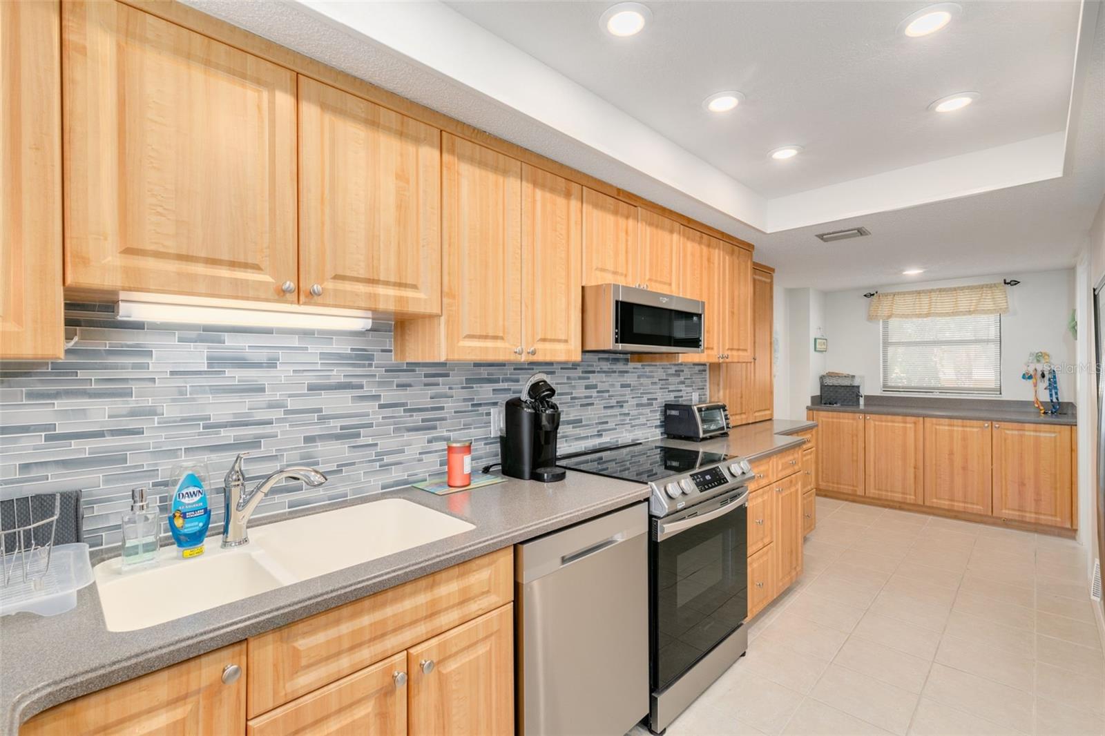 Listing Image #12