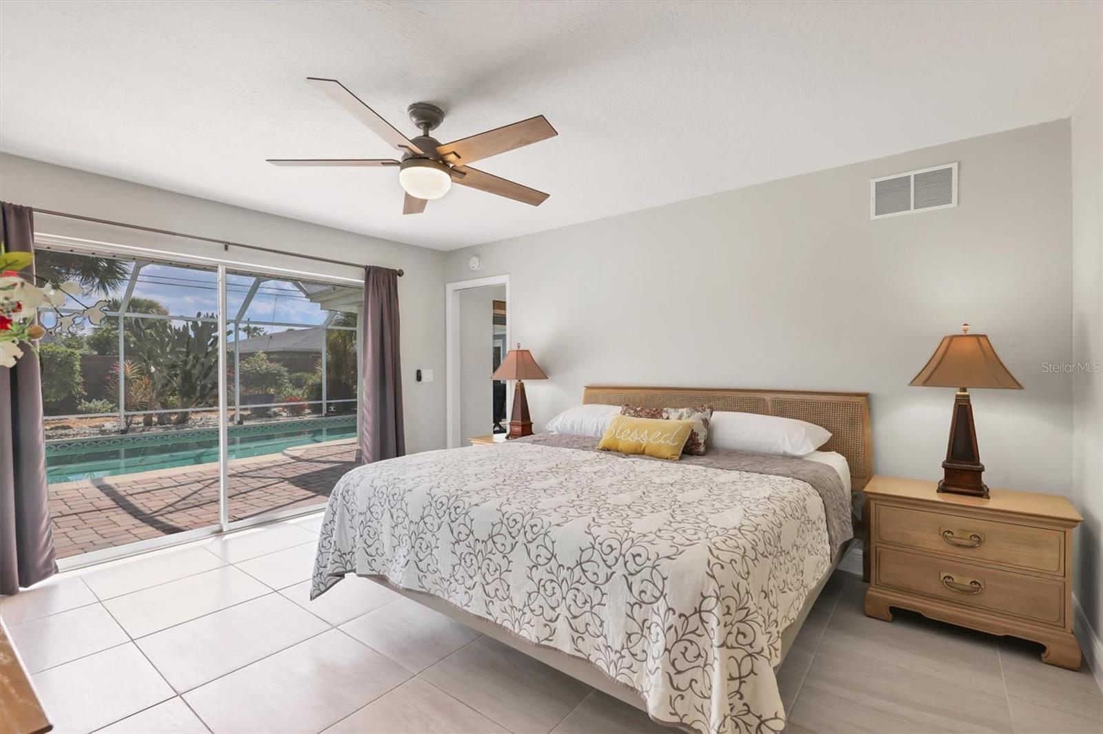 Listing Image #12