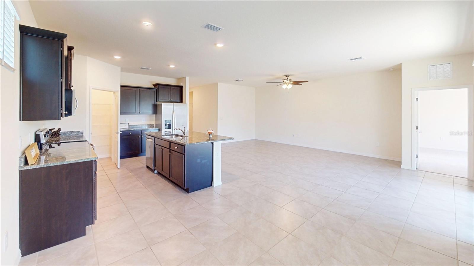 Listing Image #11
