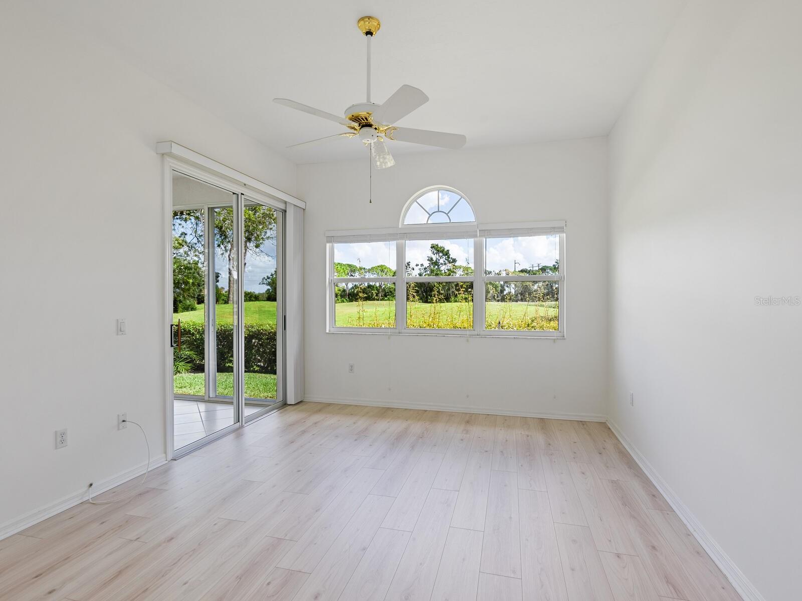 Listing Image #11