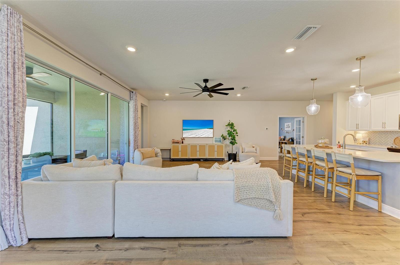 Listing Image #15