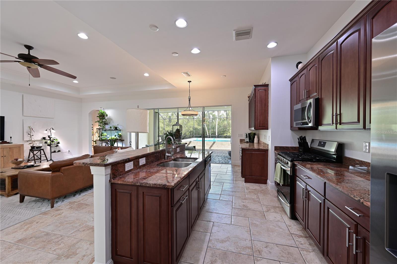 Listing Image #12