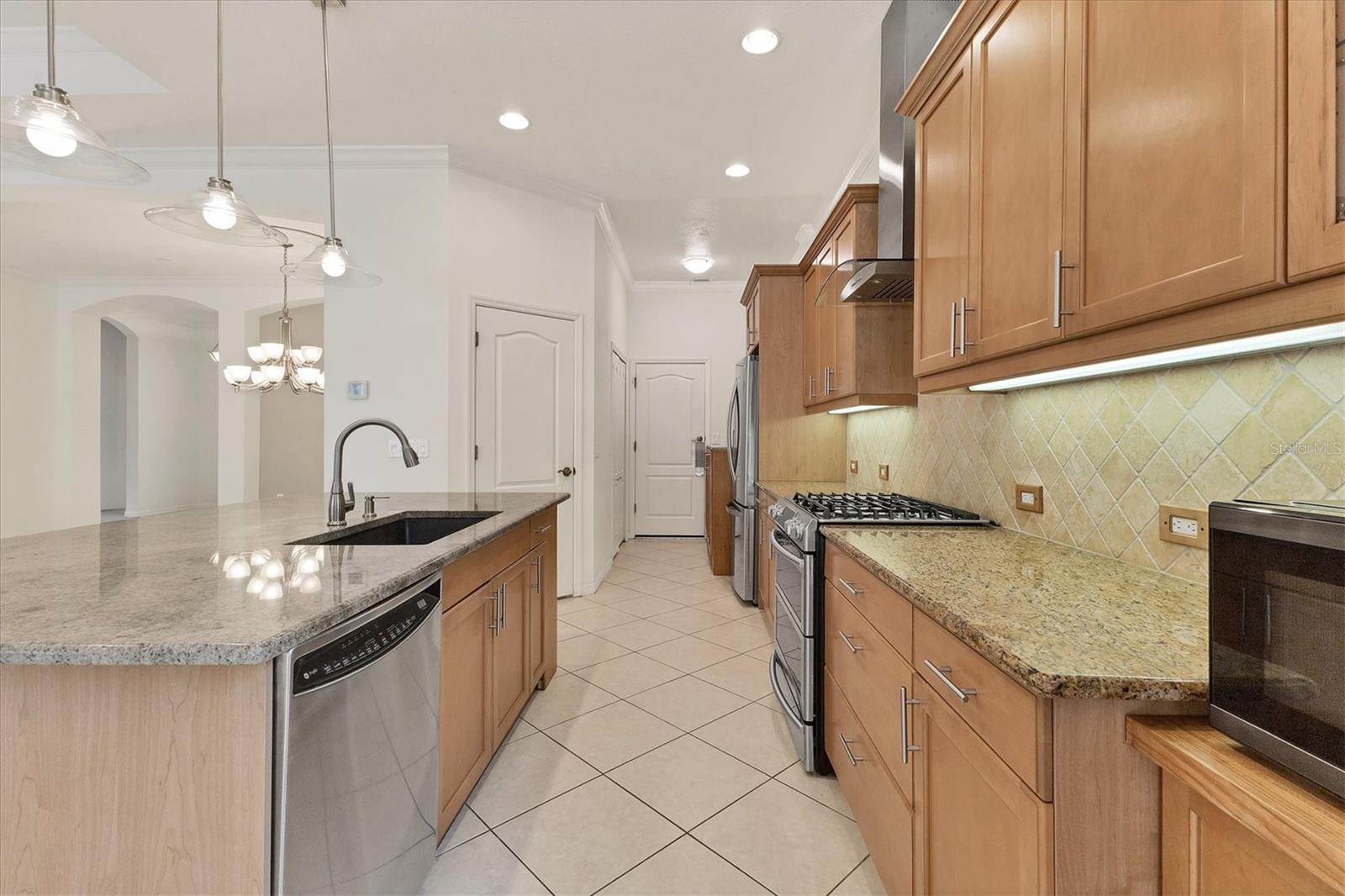 Listing Image #11