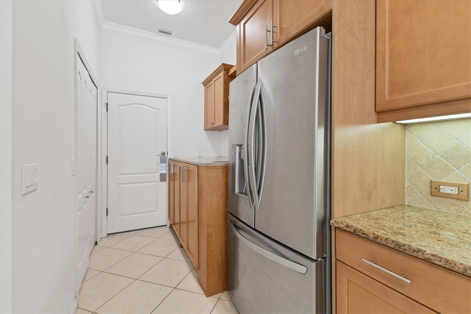 Listing Image #12