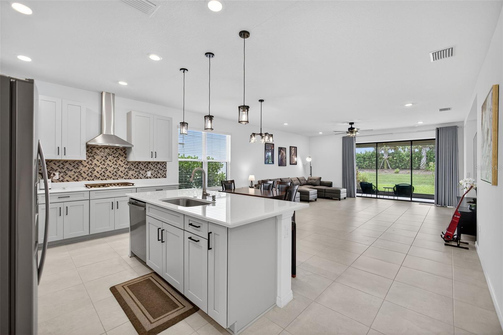 Listing Image #10
