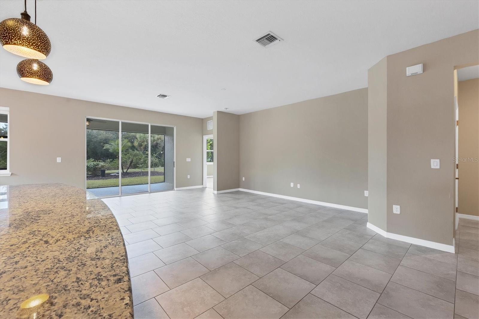 Listing Image #8