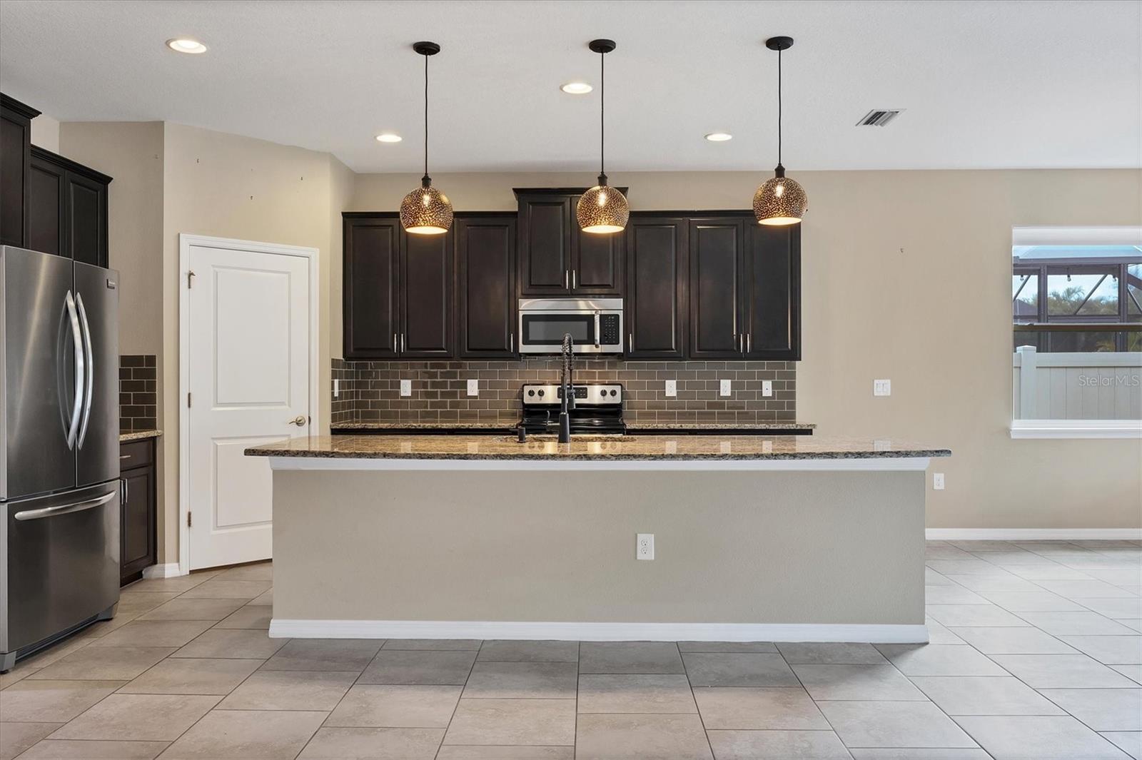 Listing Image #12