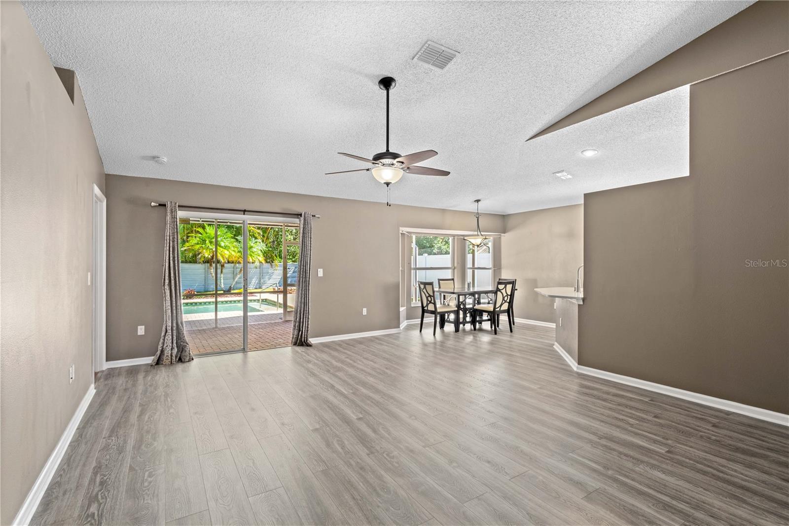 Listing Image #4