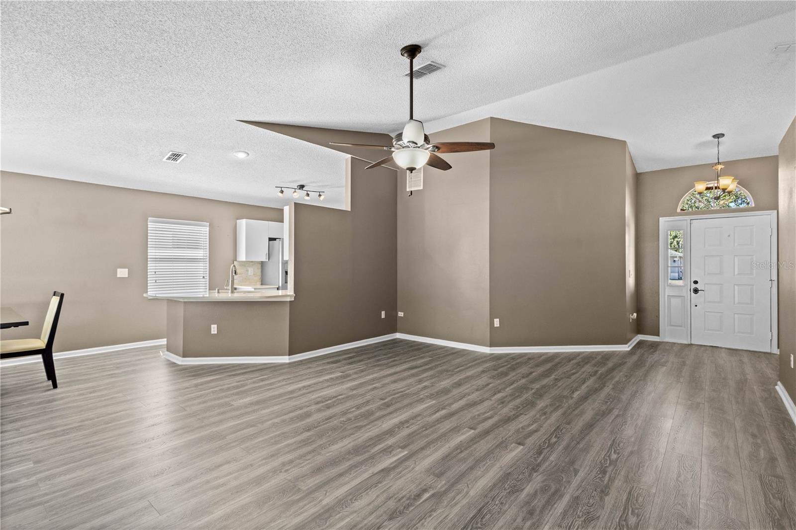Listing Image #5