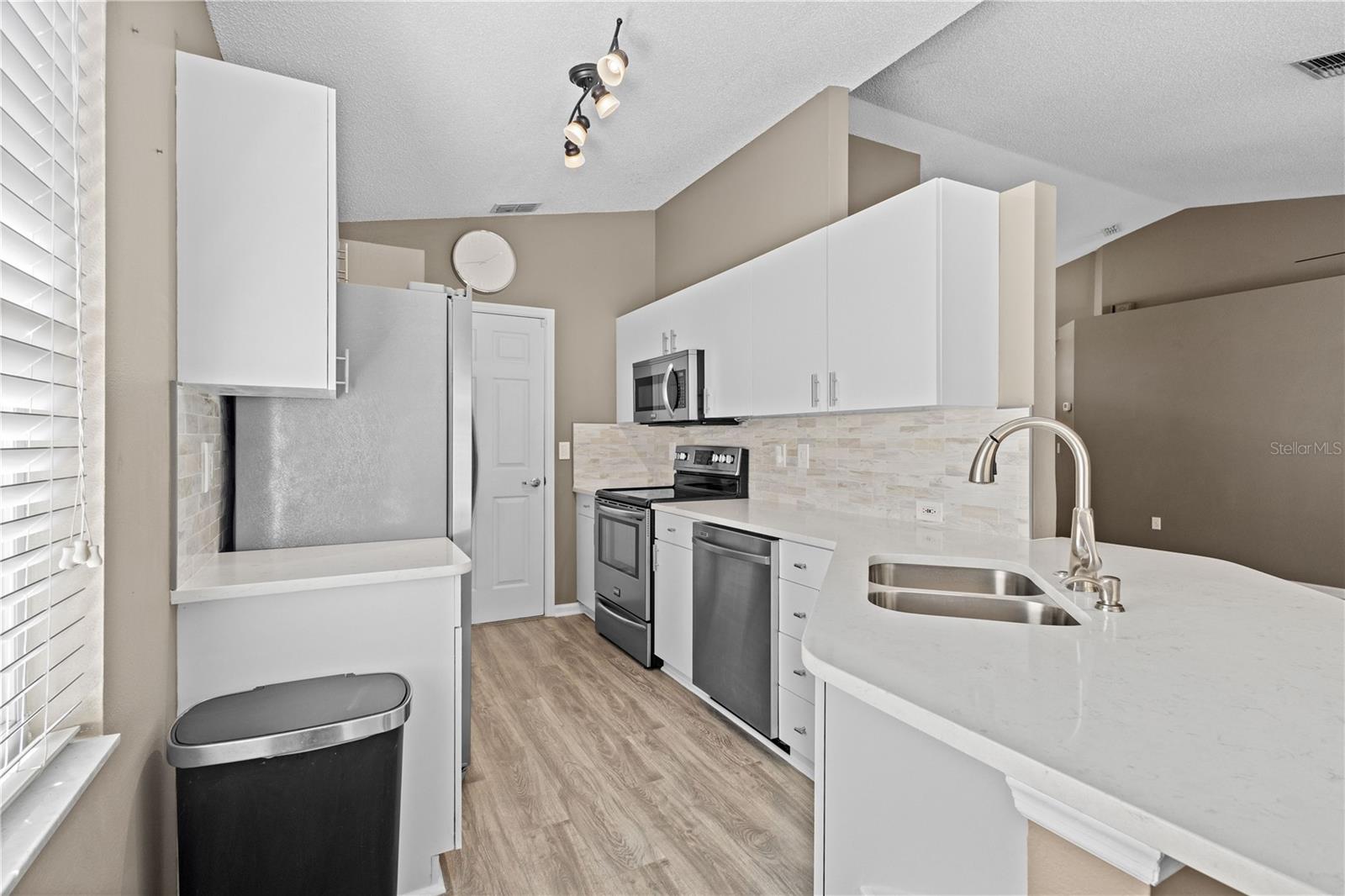 Listing Image #10