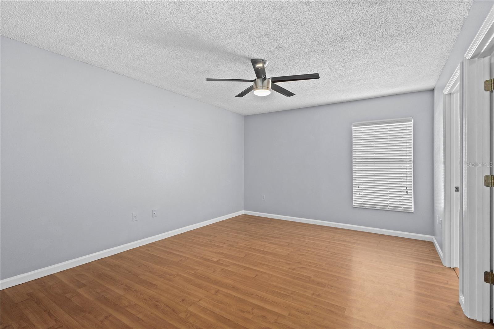 Listing Image #11