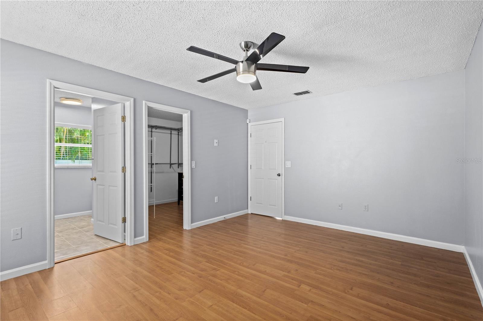 Listing Image #12