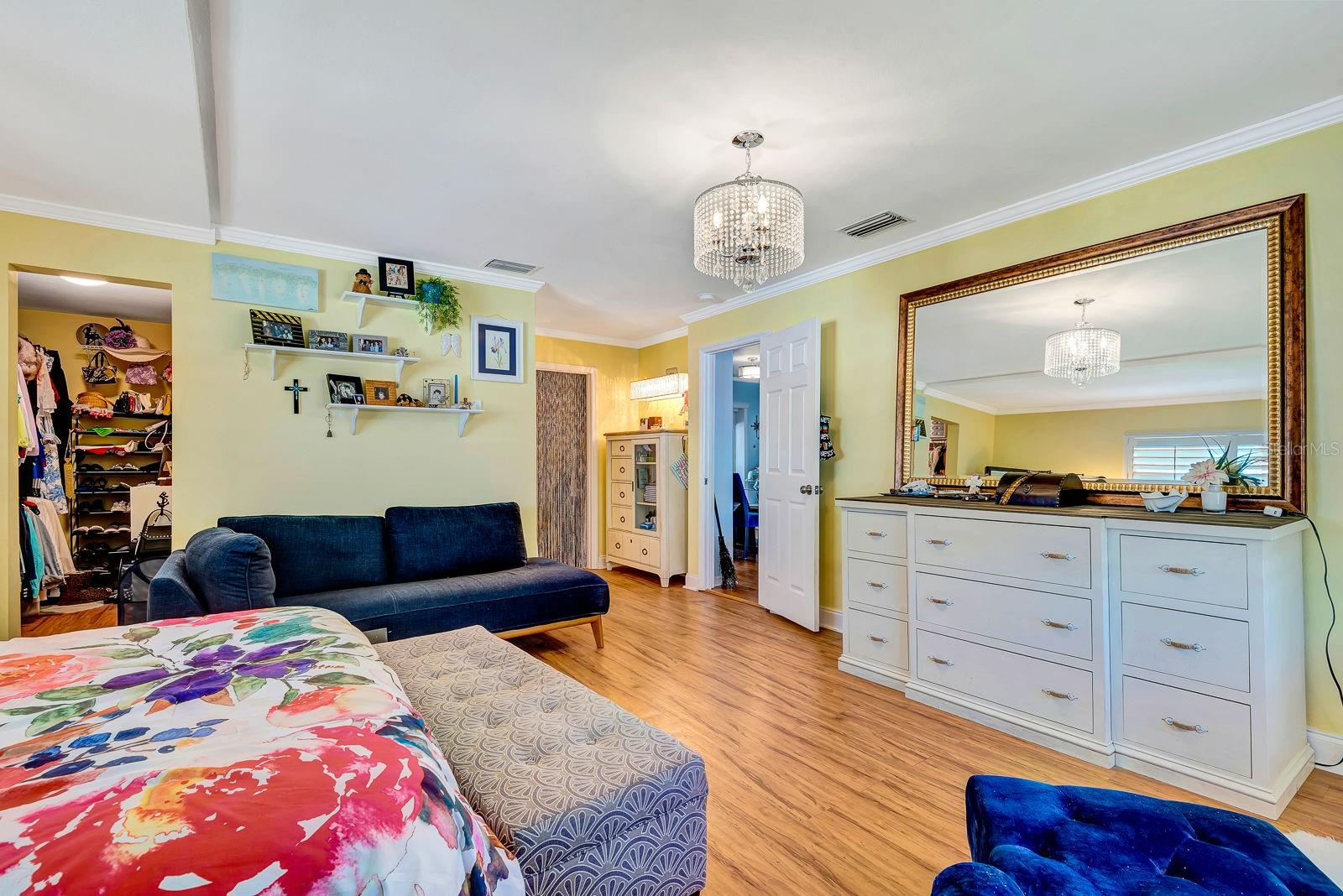 Listing Image #10
