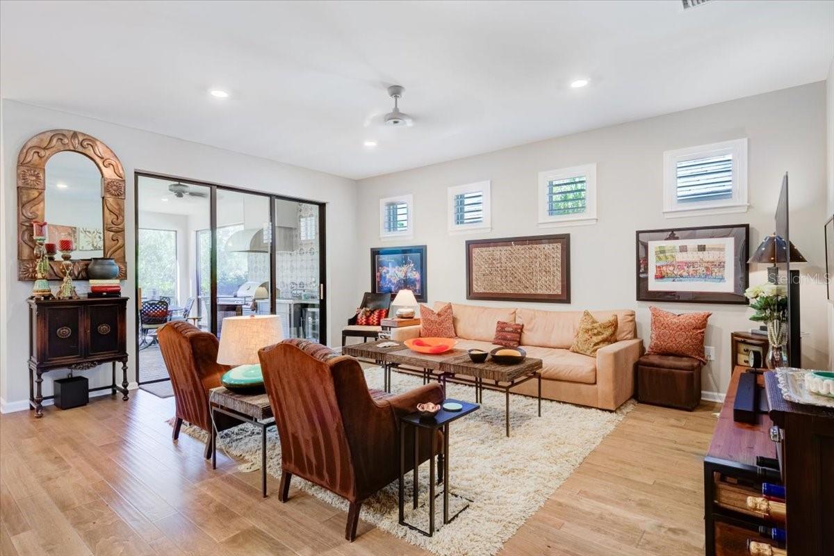 Listing Image #12