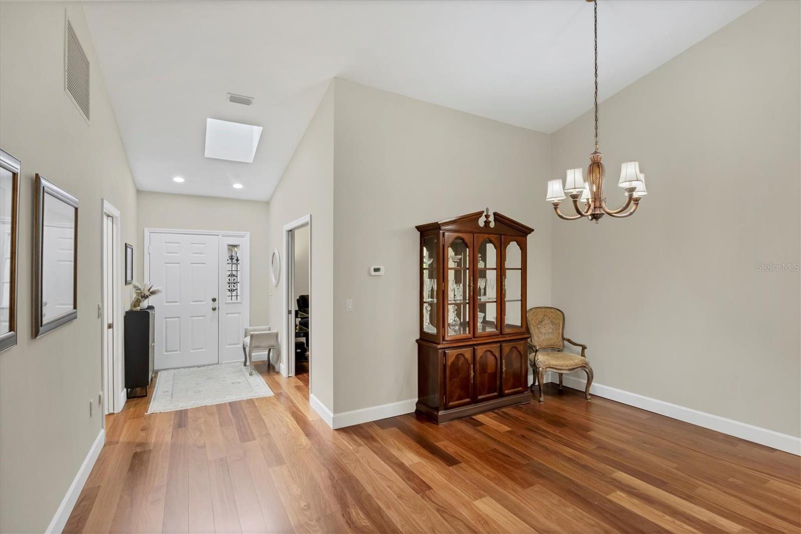 Listing Image #9