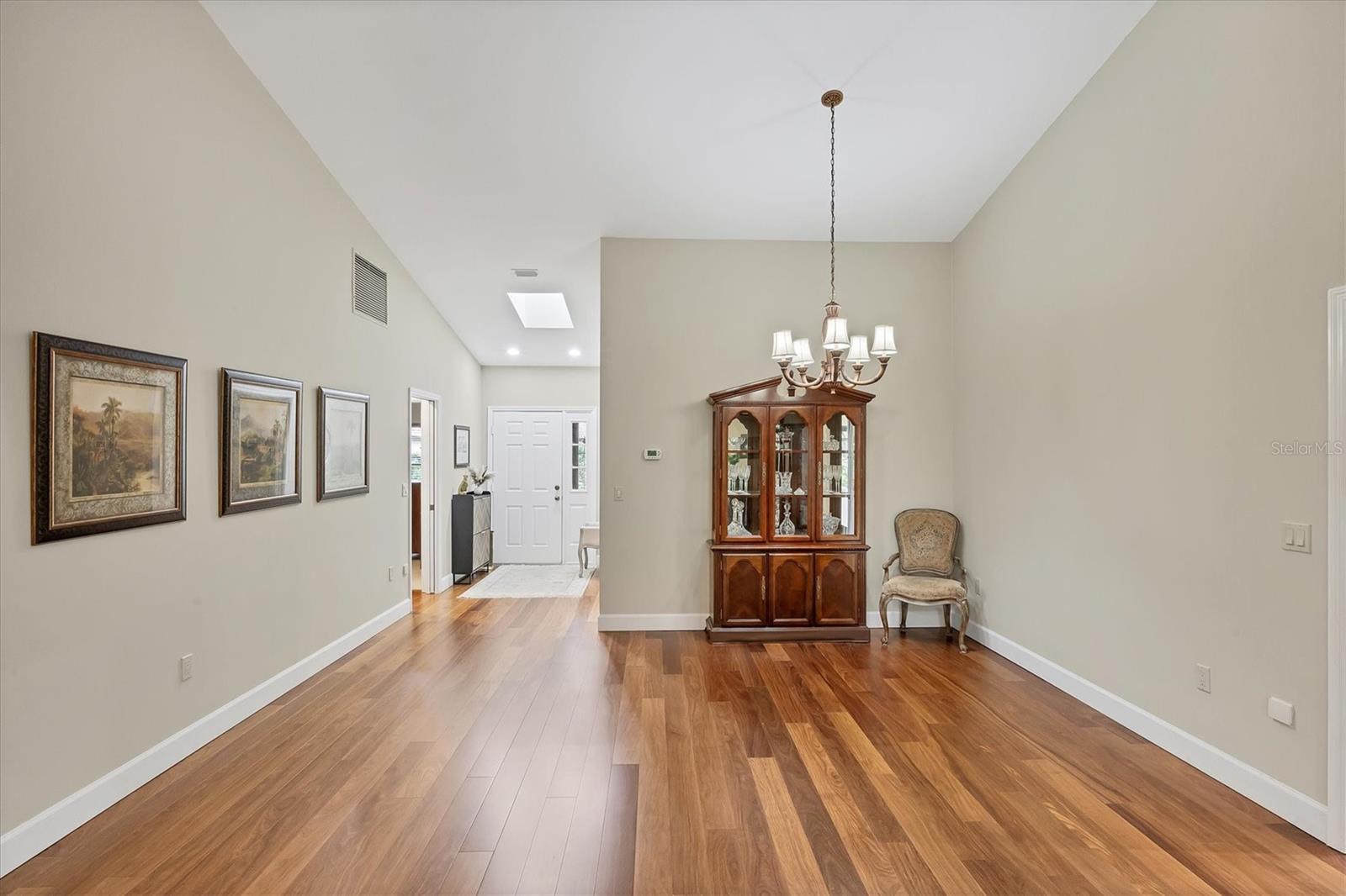 Listing Image #10