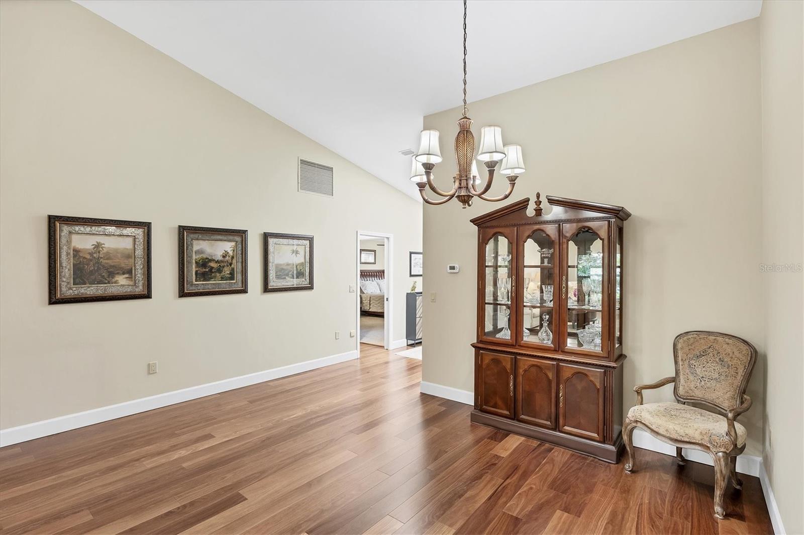 Listing Image #11