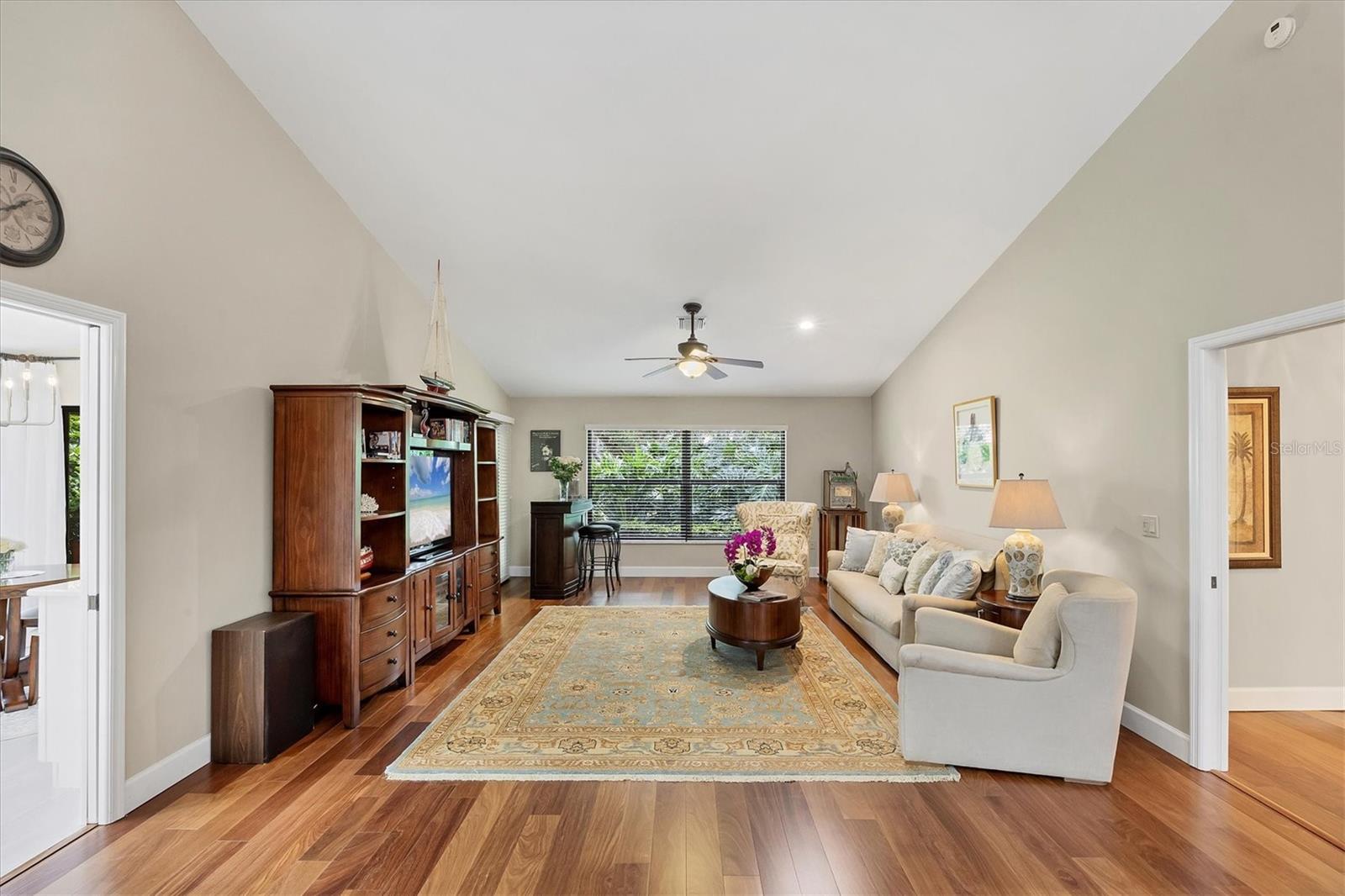 Listing Image #12