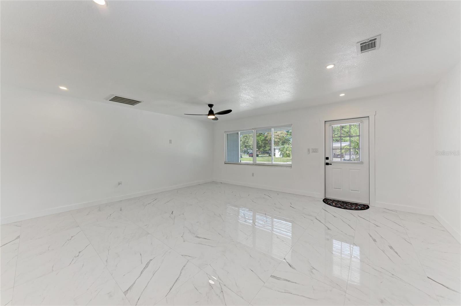Listing Image #11