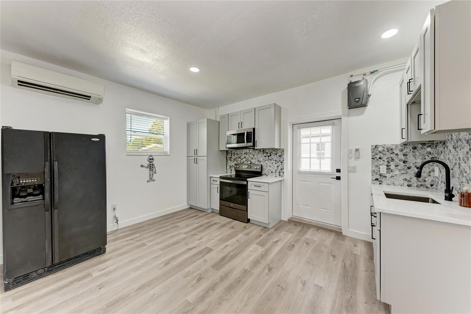 Listing Image #43