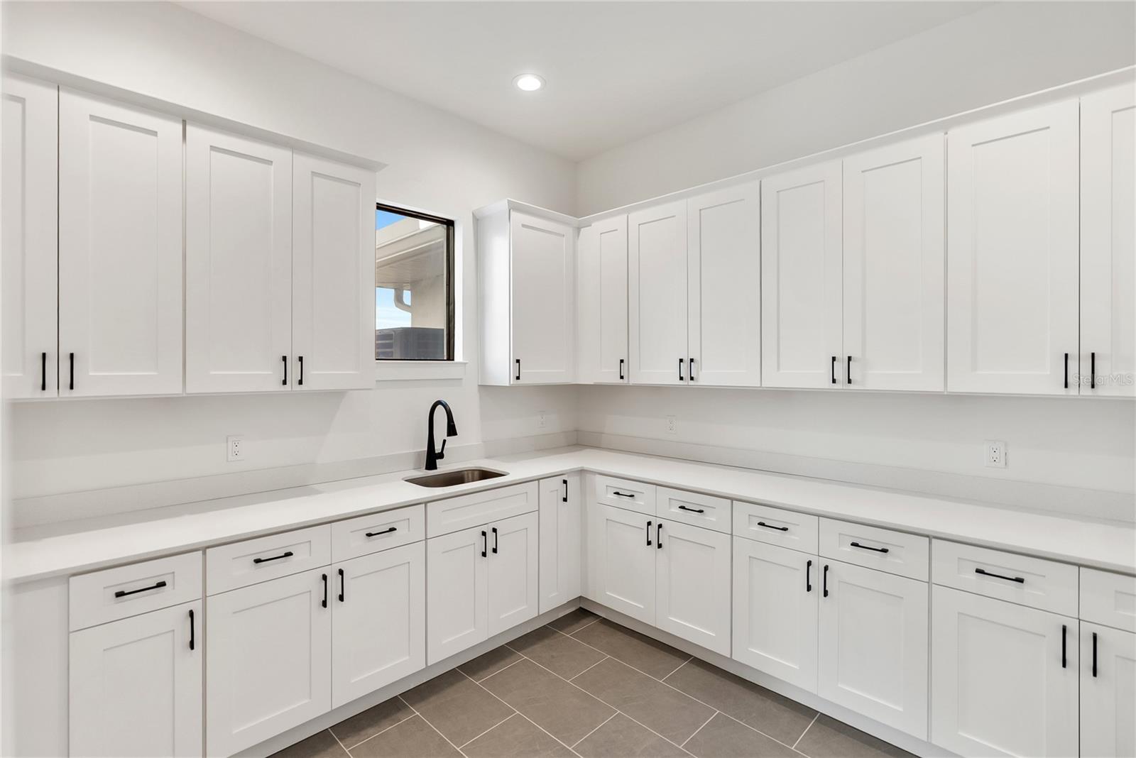 Listing Image #8