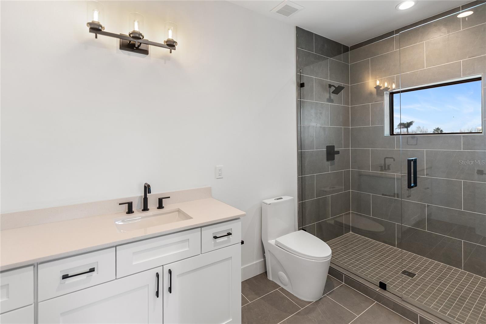 Listing Image #12