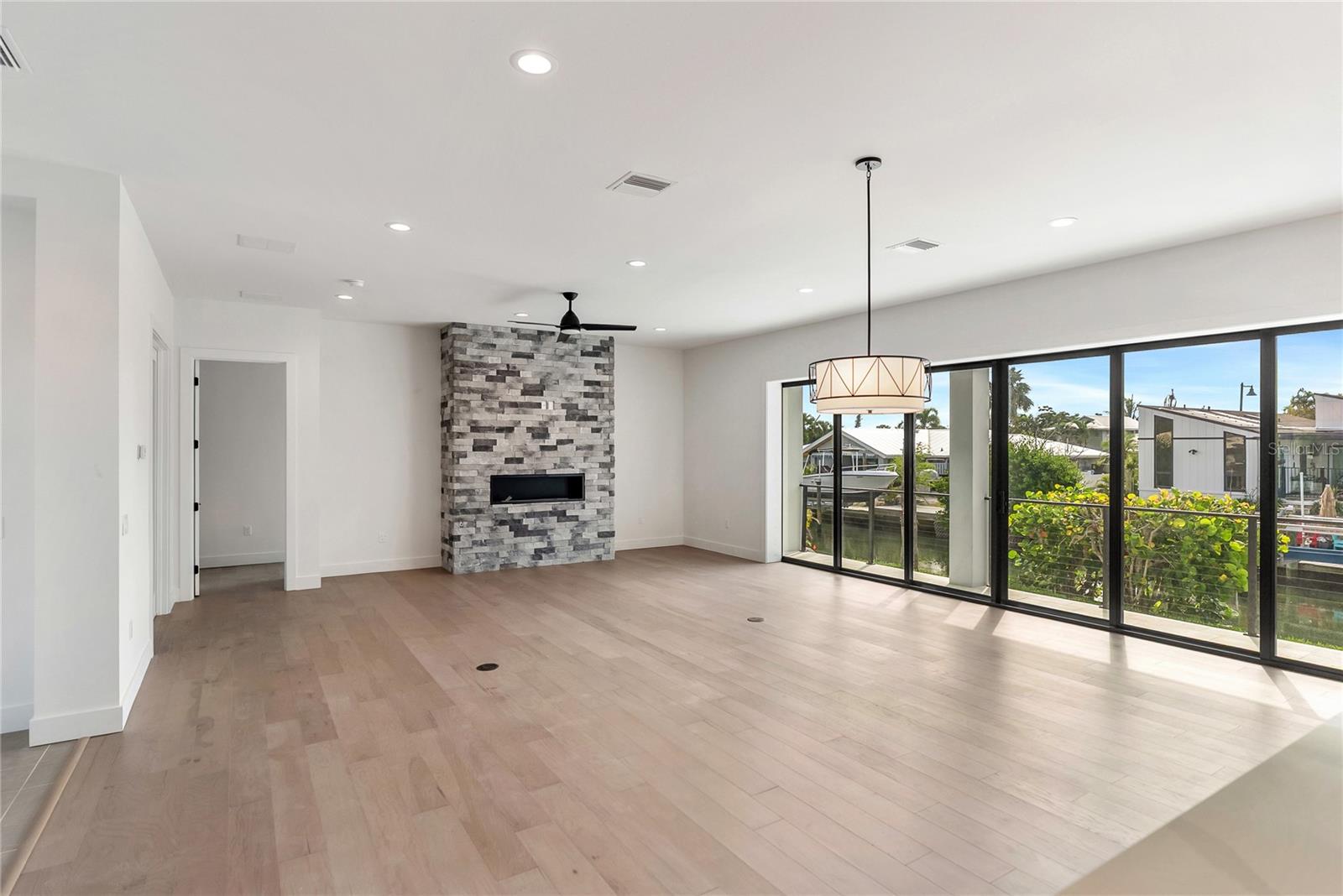 Listing Image #14